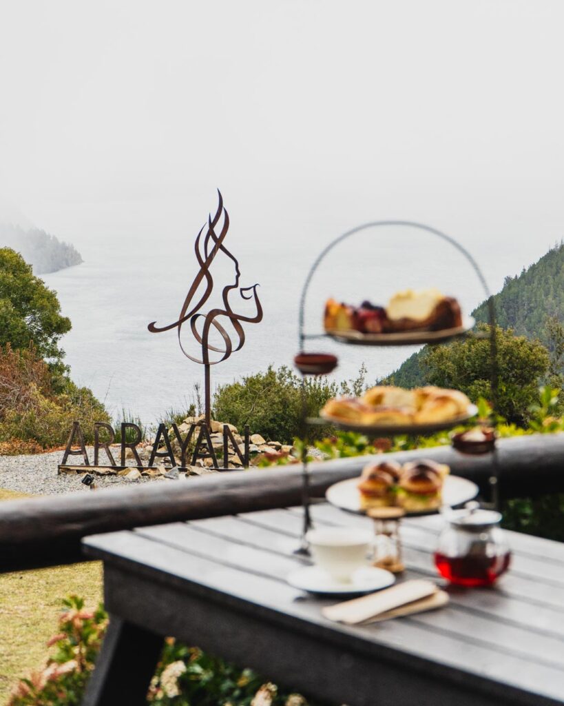 Merienda con vista al lago en la Casa de Te Arrayan