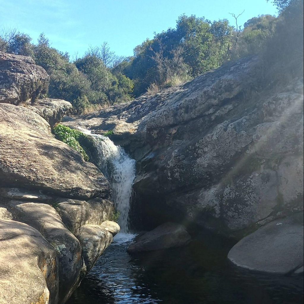 Salto en el Pozo del Indio, Sierras de Córdoba