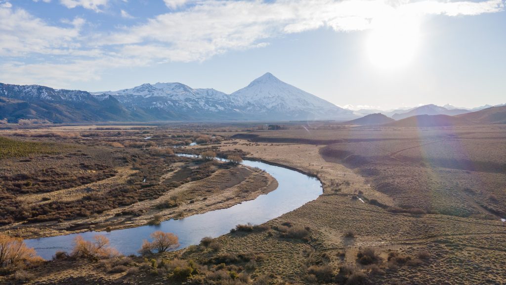 Vista aérea de ruta al Paso Internacional Mamuil Malal, Argentina