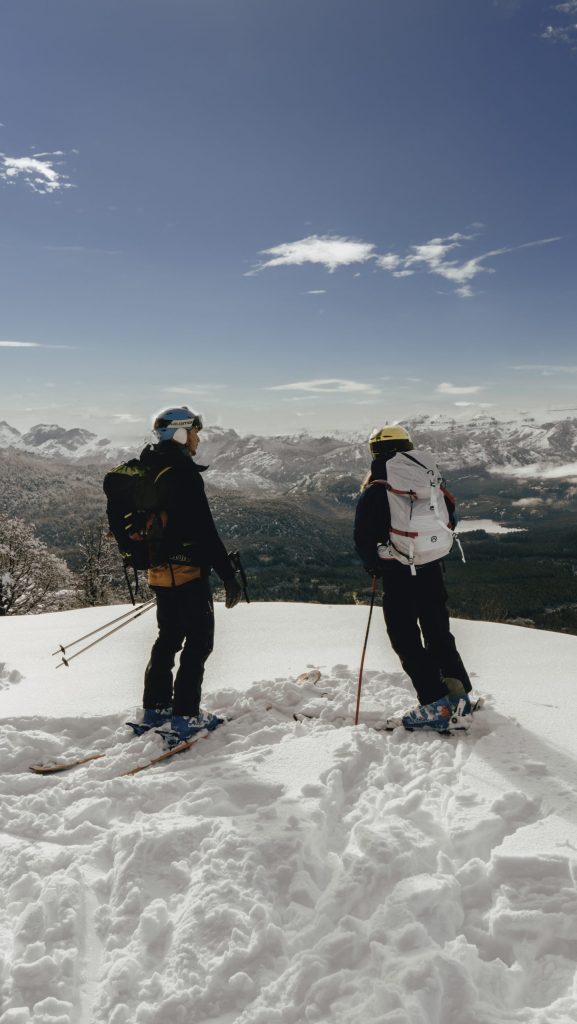 Esquiadores en la cumbre, Lago hermoso Ski Resort